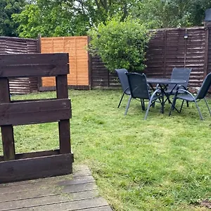 1 Bedroom Ground Floor Flat With Garden Greenford (Greater London)
